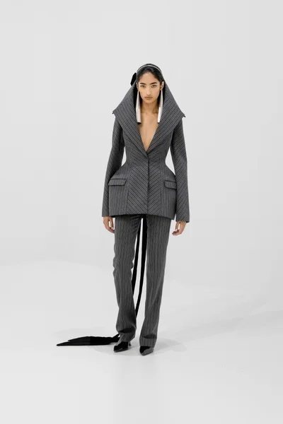 Look 16